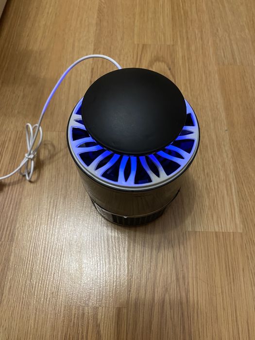 Від повербанку usb лампа для комарів.