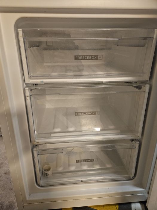 Lodówka Whirpool, mało używana.