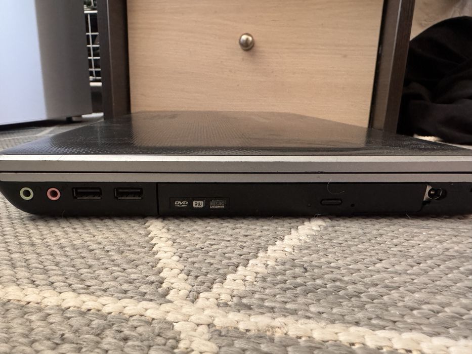 Ноутбук gigabyte i1520m