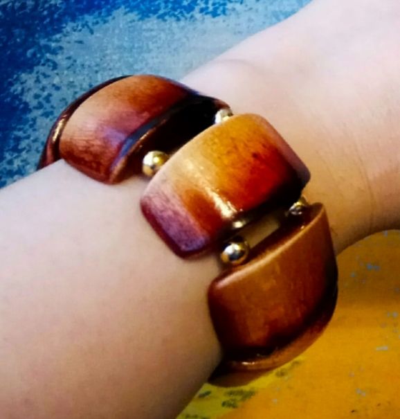 Браслет из дерева