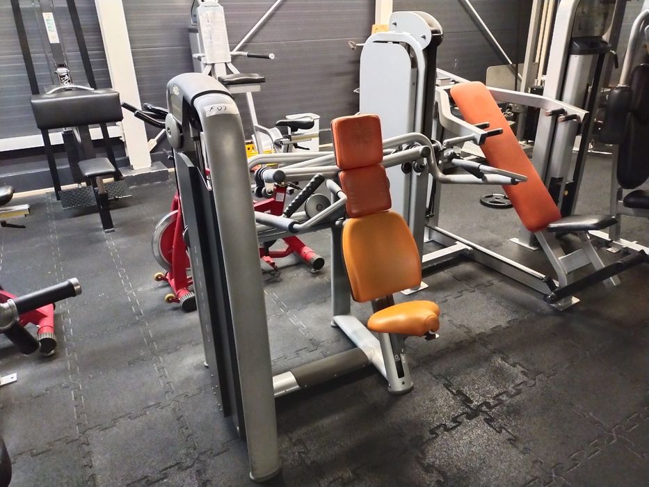 Maszyna na barki stos Techno Gym