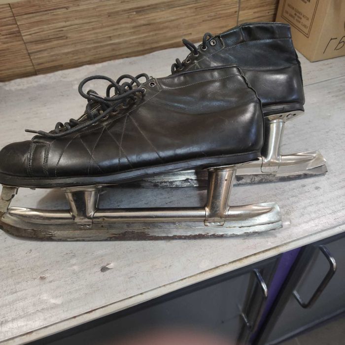 Коньки муж. 42 размер