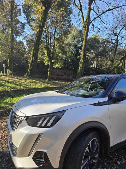 Peugeot e-2008 GT Pack Elétrico – Teto Panorâmico de Abrir