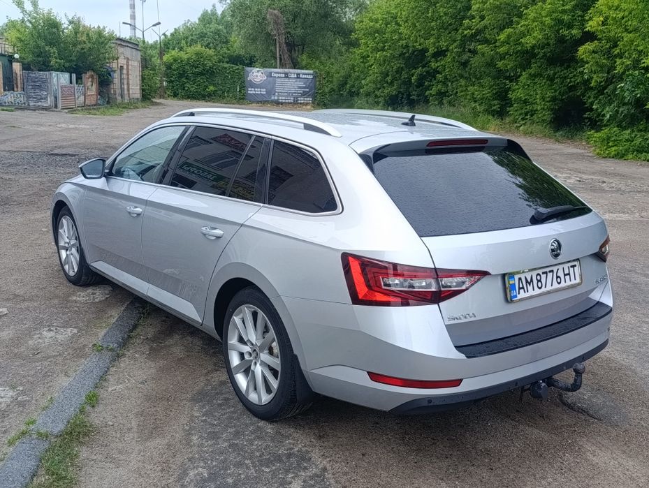 Skoda Superb 2018 року випуску.