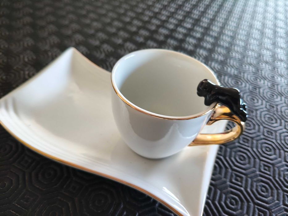 Chávena com pires/tabuleiro