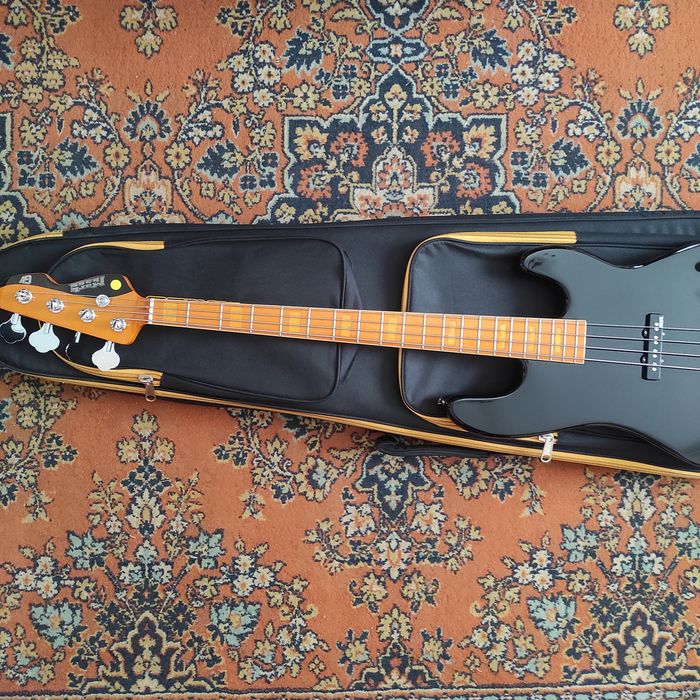 Продам бас гітару Markbass Gloxy