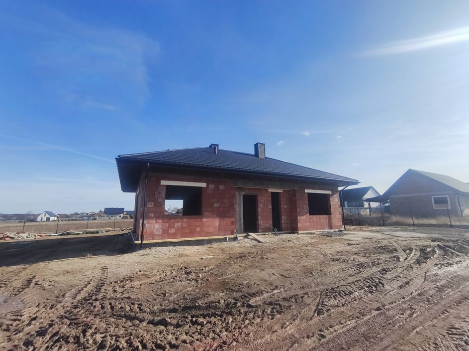 Nowy dom parterowy 110m², działka 800m², 2 km od Zalewu Sulejowskiego