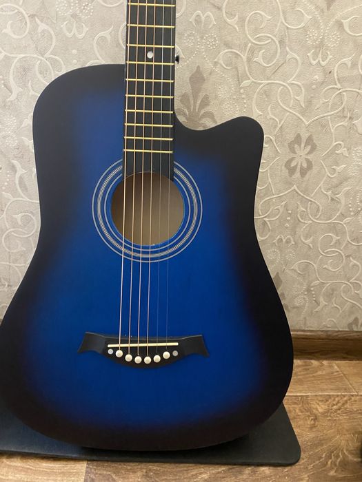 Продам гітару з набором!!