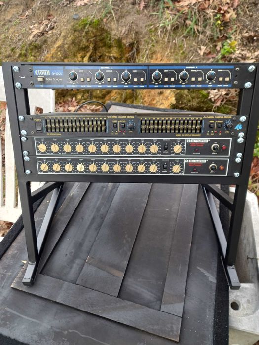 Shure SR107 Vintage Audio Equalizer - 10-Band Graphic EQ - 1U Half Rack