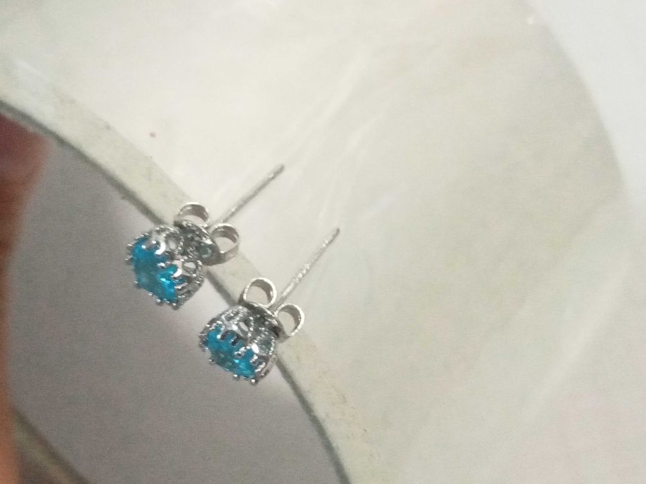 Brincos de Prata 925, corações azuis