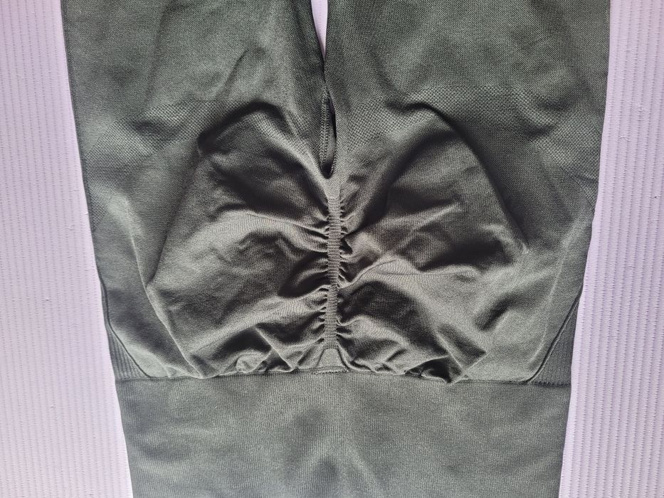 Czarne legginsy na siłownię push up M modelujace