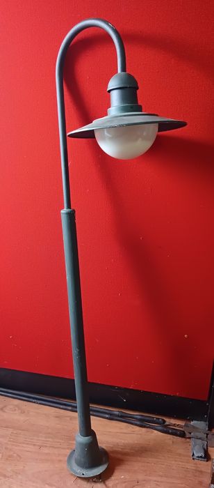 Candeeiro de pé alto com 1,38m