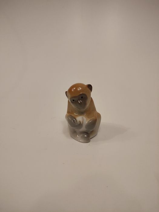 Figurka porcelanowa małpka Łomonosow lata 70