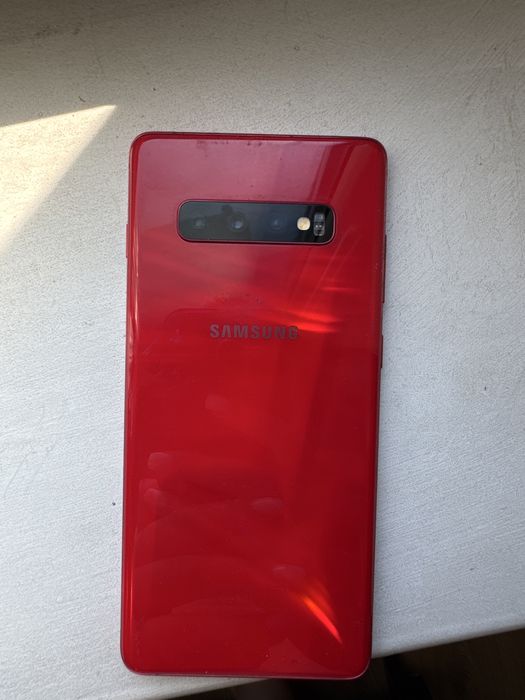 Продам samsung s10+