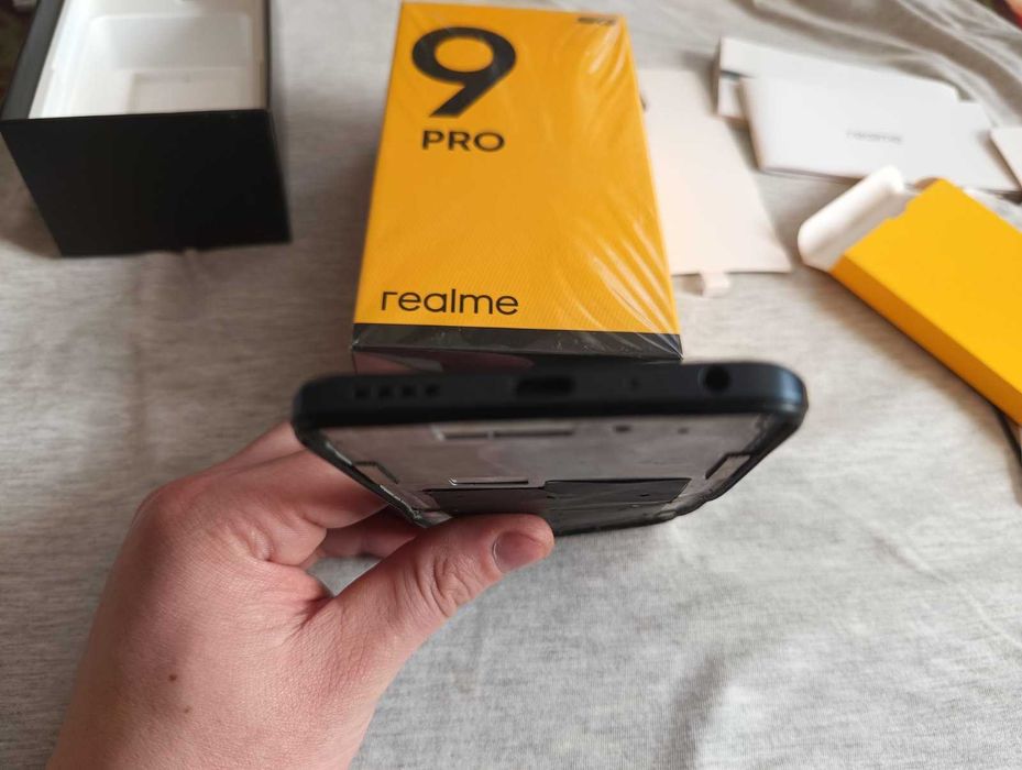Телефон Realme 9 Pro 128Гб 8Гб 64мегапікселів смартфон побитий