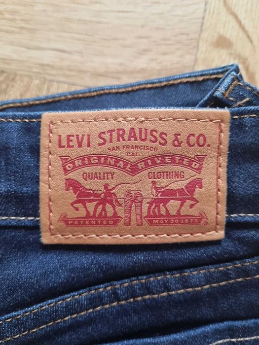 Levi’s 711 Skinny – W24