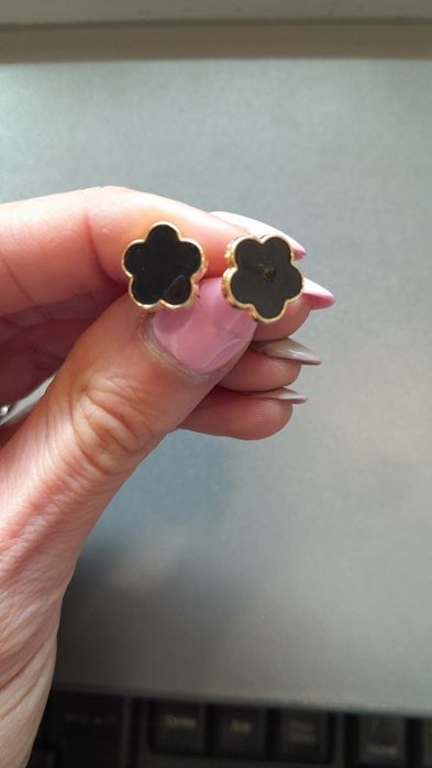 Kolczyki wkrętki czarne kwiatuszkami rozetki stal chirurgiczna