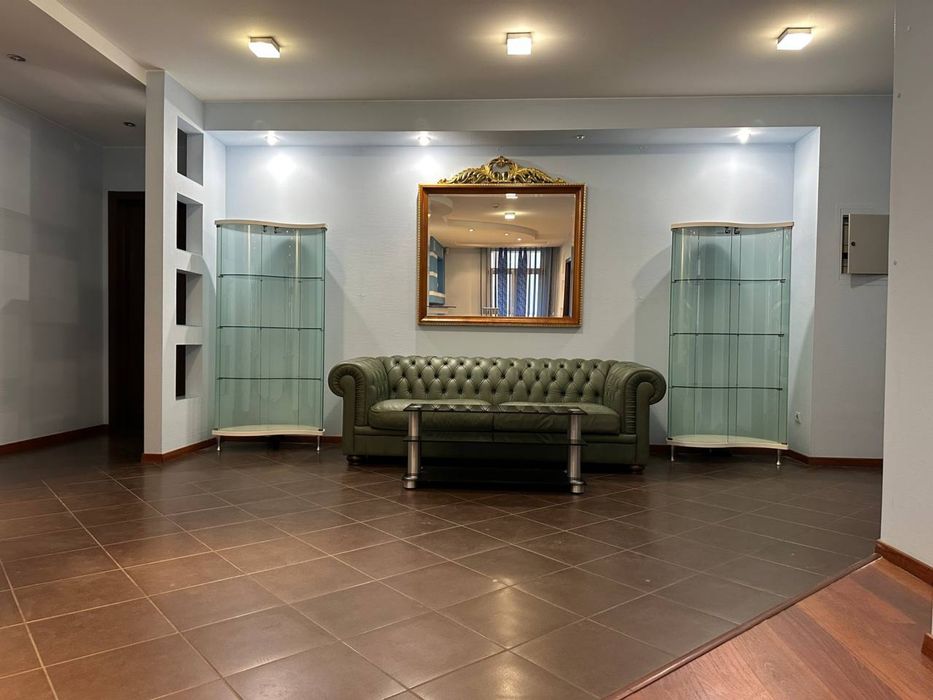 Продаж офісу 119 м² | Лівобережна | 2 хв до метро | житловий фонд | готовий ремонт - Більше