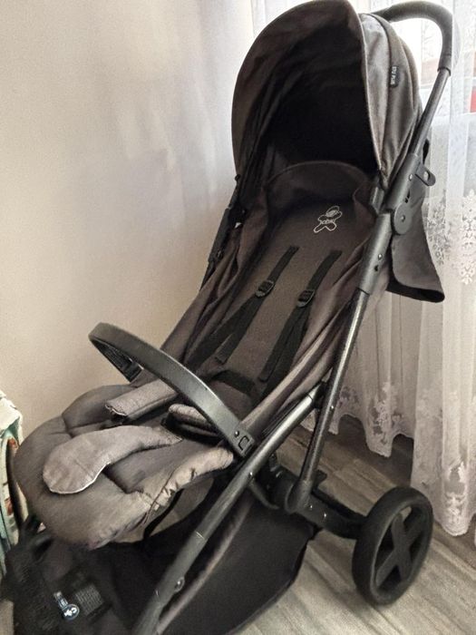 Прогулянкова коляска