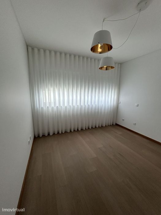 Apartamento T2 com Varanda e Garagem em Aveiro