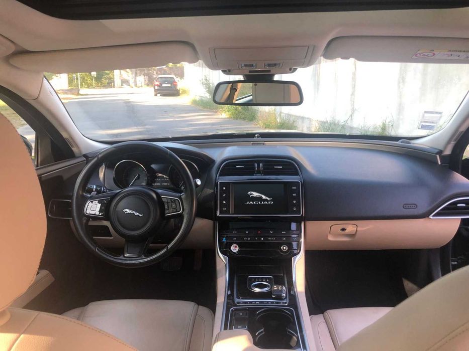 Jaguar XE 2.0 180 CV Sport