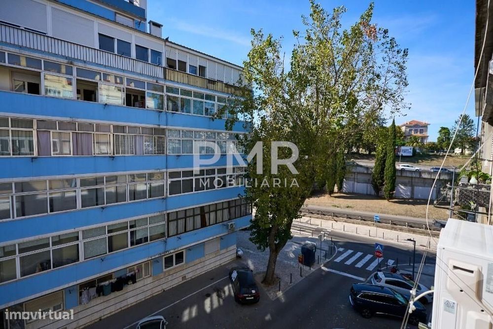 T2 remodelado com 2 casas de banho, em Benfica, próximo ao Califa e ao