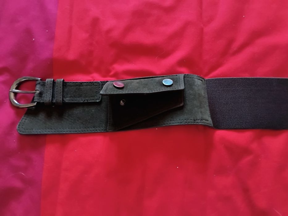 Cinto Largo em Camurça Castanha com Fivela Prateada!