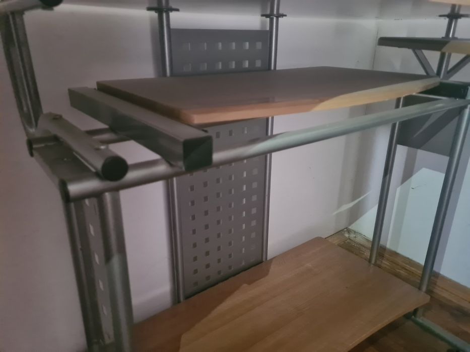 Комп'ютерний стіл