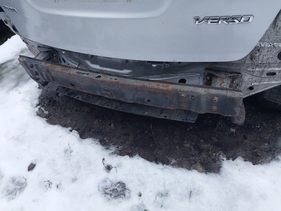Toyota Verso 09-18 belka tylna pod zderzak tyl