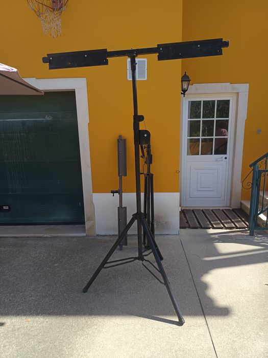 Tripé de Suporte para 2 TVs com Sistema Elevatório (Roldana + Cabo de