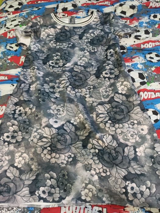 Elegancka sukienka w róże