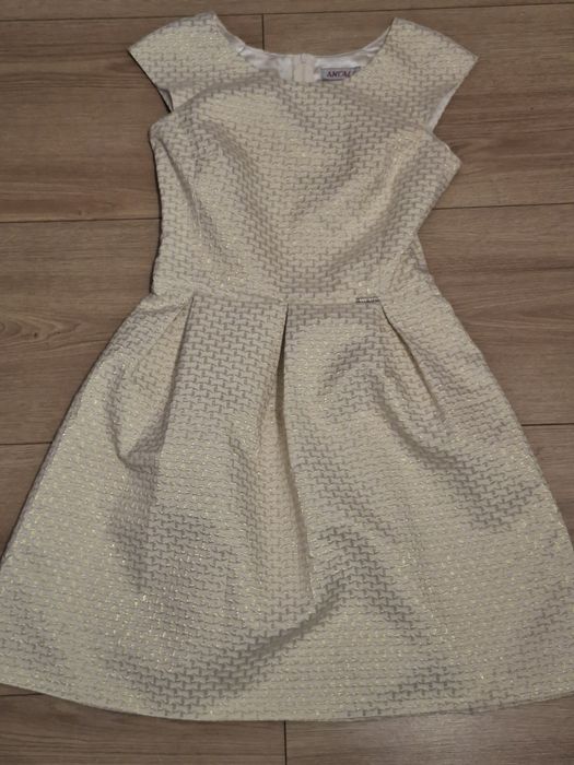 Sukienka kloszowana. Rozmiar 38.