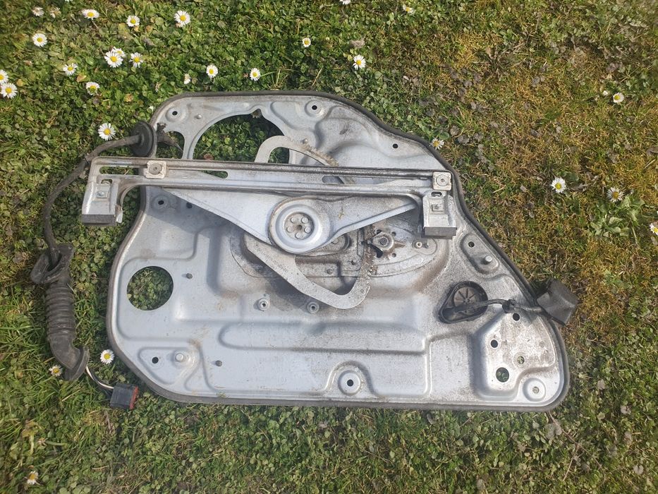 Склопідйомники Volvo V50(задній правий)