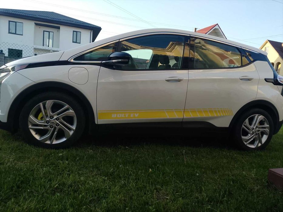 Продам Chevrolet Bolt EV 1LT
