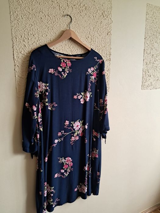 Śliczna elegancka sukienka, Esmara