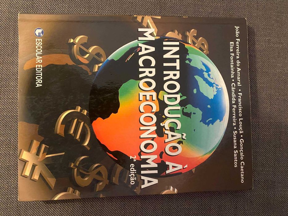 Conjunto de livros académicos - Economia