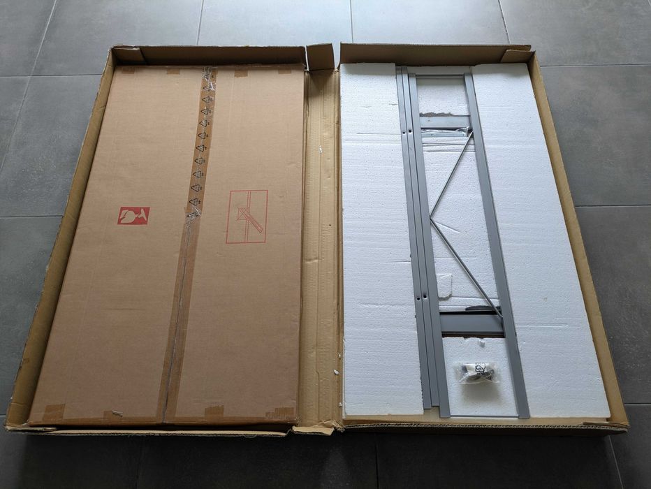 Secretária de aluminio e vidro