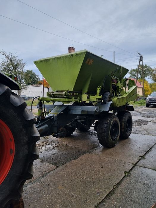 Rozsiewacz wapna i nawozy