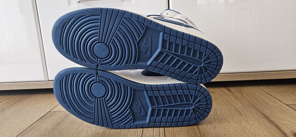 Nike Air Jordan 1 Mid SE