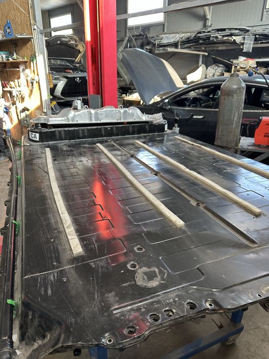 Батарея на Tesla madel3 82kwt