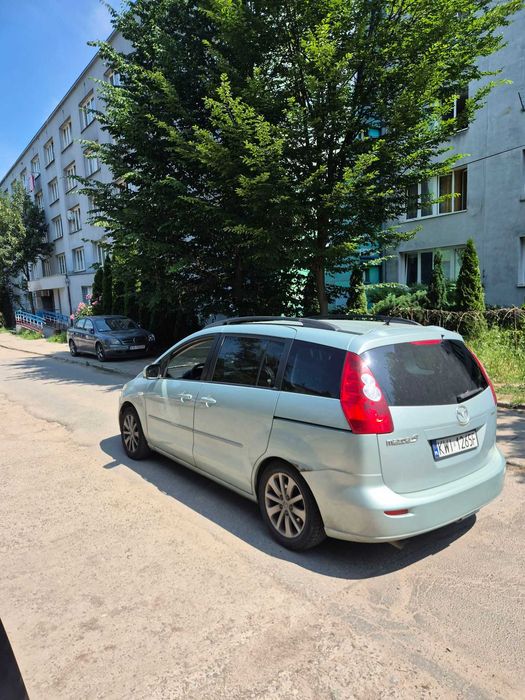 samochód mazda 5