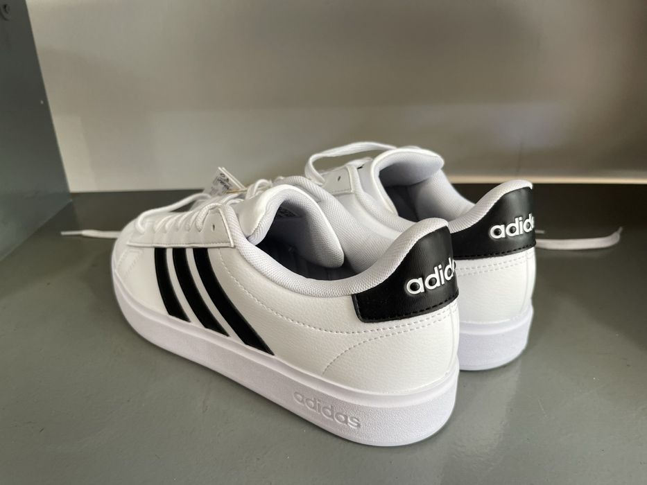 Кросівки нові оригінальні Adidas Grand Court  41 розмірі