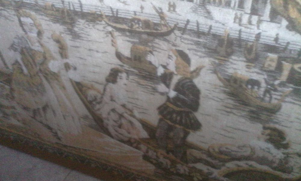 2 tapecaria quadro emuldorado em seda 2m comp, por 1,50m alt.