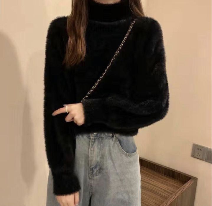 Светр пухнастий чорний