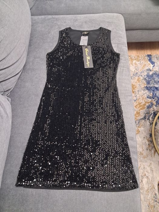 Czarna sukienka mini z cekinami r. M
Idealna na wieczorne wyjścia.