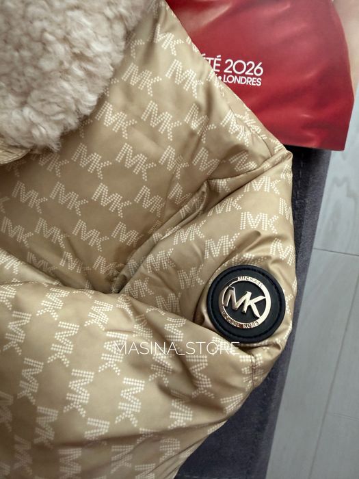 Нова жіноча куртка Michael Kors XS пуховик пуффер тепла бежева хакі оригінал осінь зима лого
