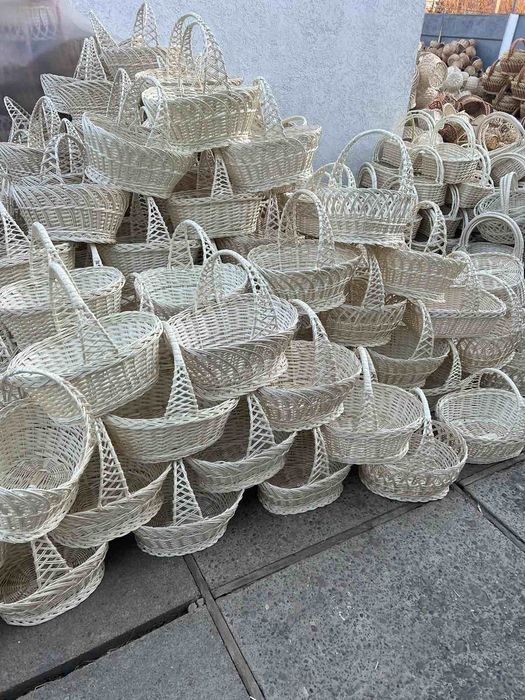 Великодні пасхальні кошики на Спаса корзини білі вибілені гуртом