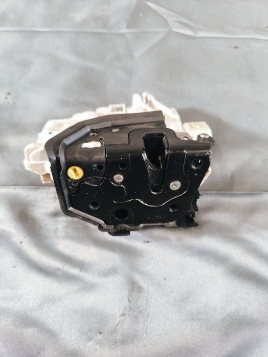 Fechadura / Fecho Porta Trás Esquerdo - 4G0839015