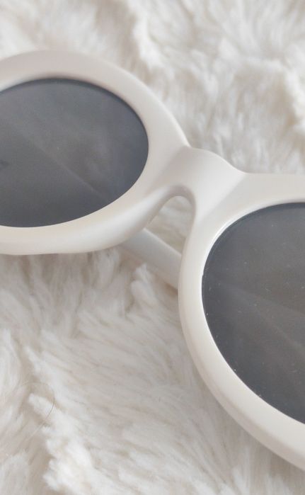 Białe okulary przeciwsłoneczne okrągłe retro vintage na lato 50s 60s