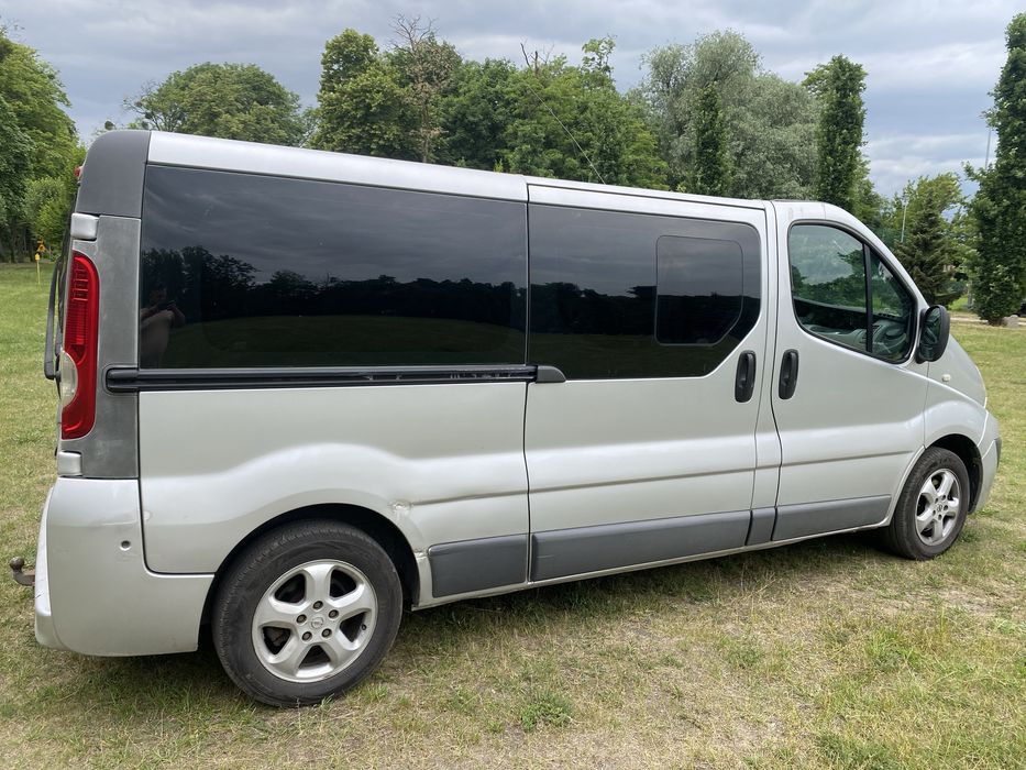 Trafic 2011 9 osobowy 2.5 dci